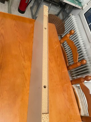 Estantería de madera blanca