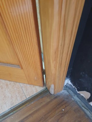 Puerta interior de madera apertura 62cm