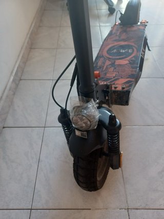 Patinete Eléctrico Naranja y Negro
