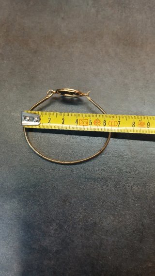 Pulsera dorada con colgante de elefante