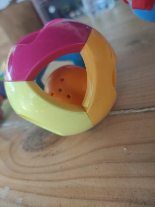 Lote juguetes bebé: oruga, pelota y sonajero