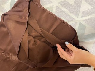 Vestido marrón satinado