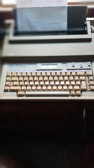 Máquina de escribir eléctrica Praxis 200