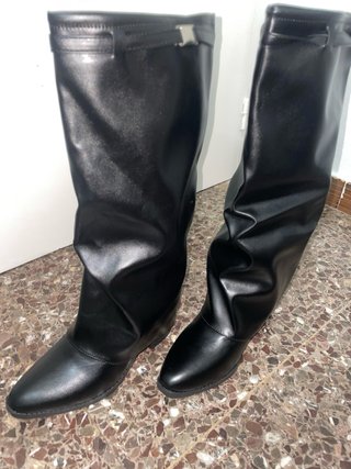 Botas altas negras con hebilla