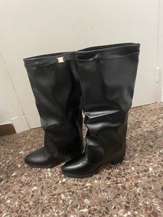 Botas altas negras con hebilla
