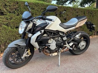 MV Agusta Brutale 675