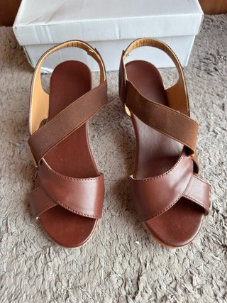 Sandalias tacón ancho marrón Talla 39