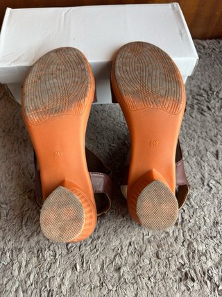 Sandalias tacón ancho marrón Talla 39