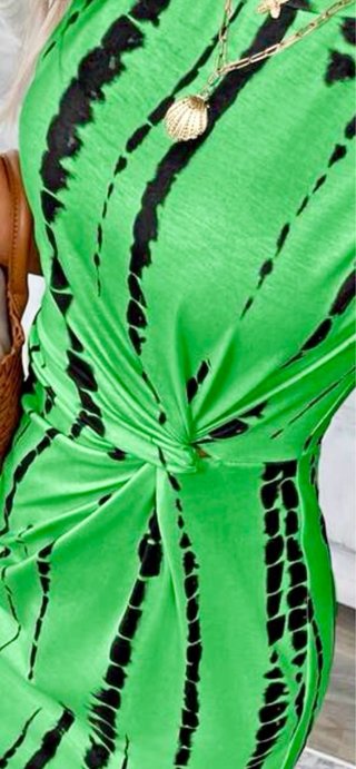 Vestido verde anudado con pliegues
