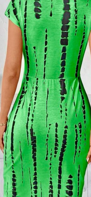 Vestido verde anudado con pliegues