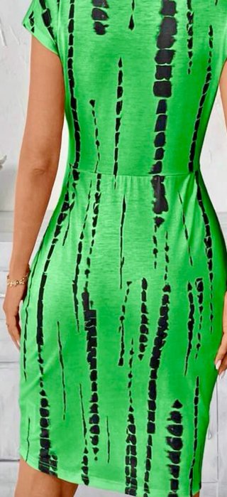Vestido verde anudado con pliegues
