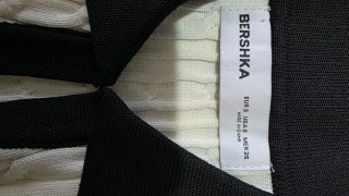 Top Bershka beige y negro talla S