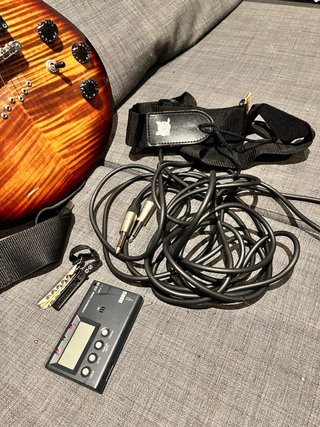 Guitarra Cort Z42 FT + ampli, funda y accesorios
