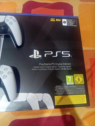 PlayStation 5 Edición Digital + 2 mandos