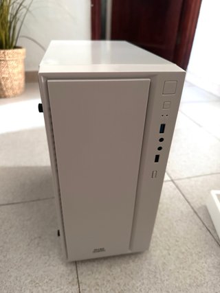 Torre PC Gaming RGB compacta