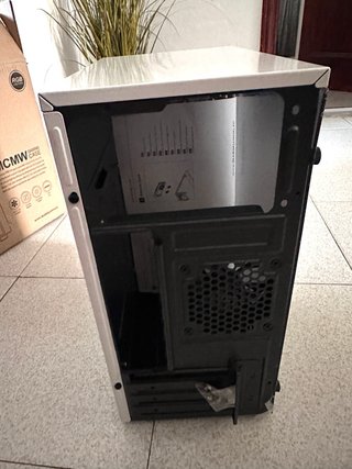 Torre PC Gaming RGB compacta