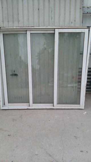 Ventana aluminio triple hoja corredera