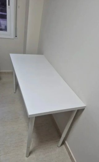 Escritorio Ikea Blanco con patas Med 2 m por 60