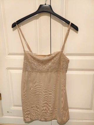 Top de tirantes con encaje