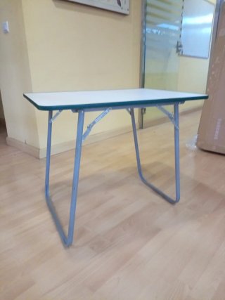 Mesa plegable camping metal y plástico
