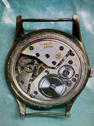Reloj CAUNY certina esfera plateada con correa roj