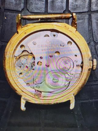 Reloj CAUNY certina esfera plateada con correa roj