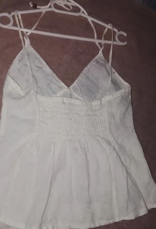 Camiseta blanca con bordado multicolor
