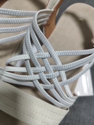 Sandalias super cómodas beige y blancas