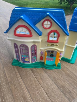 Casa de Juguetes con Muebles