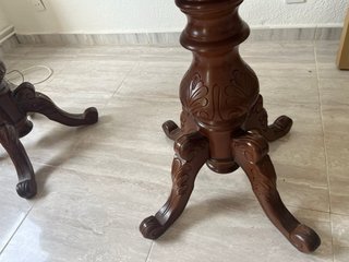 Mesa de comedor plegable de madera.