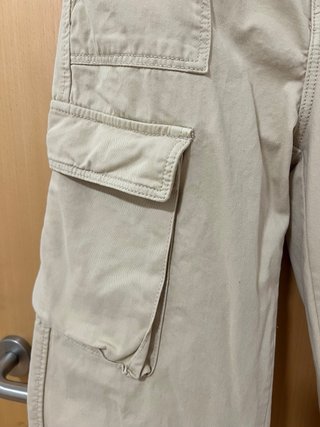 Pantalón cargo Bershka beige
