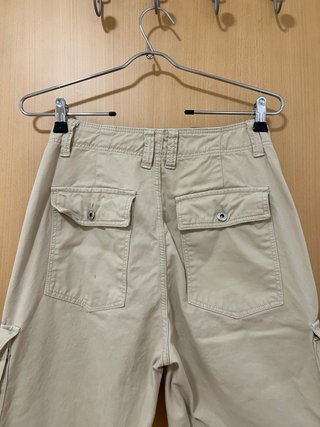 Pantalón cargo Bershka beige