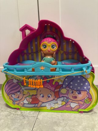 Juego de casas de muñecas y figuras