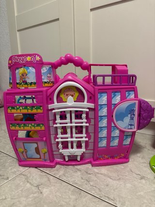 Juego de casas de muñecas y figuras