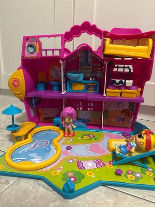 Juego de casas de muñecas y figuras