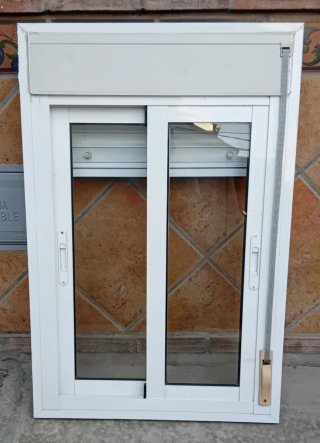 Ventana aluminio con persiana 115x74cm