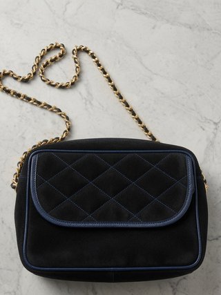 Bolso vintage negro cadena dorada