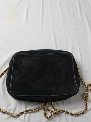Bolso vintage negro cadena dorada