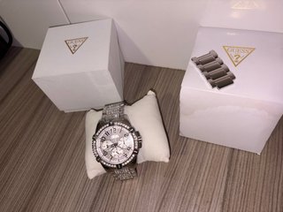 Reloj Guess Dorado y Plateado