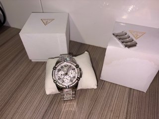 Reloj Guess Dorado y Plateado