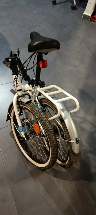 Bicicleta plegable blanca