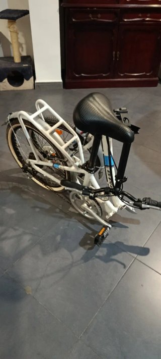 Bicicleta plegable blanca
