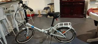 Bicicleta plegable blanca
