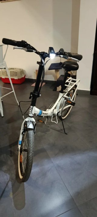 Bicicleta plegable blanca