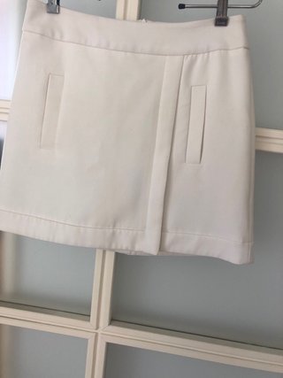 Traje blanco roto con dos faldas