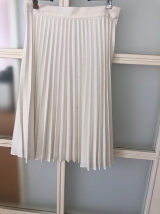 Traje blanco roto con dos faldas
