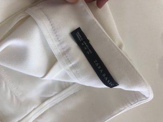 Traje blanco roto con dos faldas