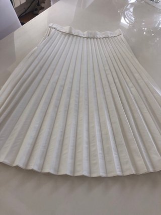 Traje blanco roto con dos faldas