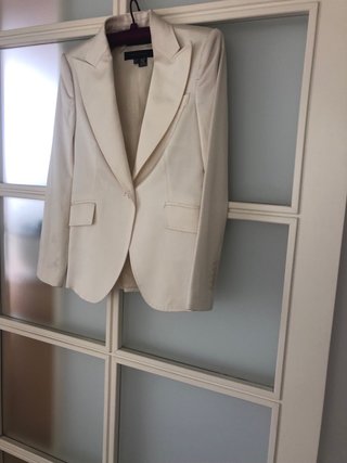 Traje blanco roto con dos faldas