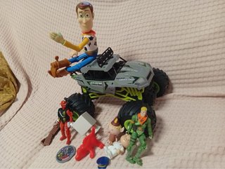 Woody, figuras y coche RC